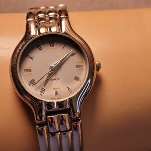 Vintage Ladies Watch Silver Link Band - 2nd Hand.  White face